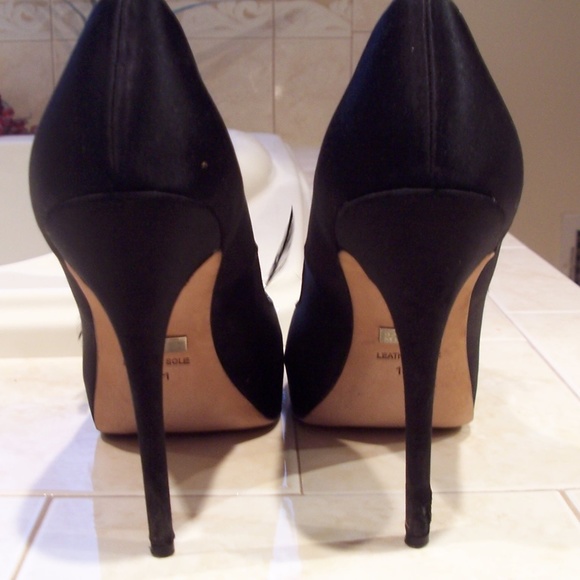 Badgley Mischka Black Satin Open Toe Pumps - Picture 5 of 7